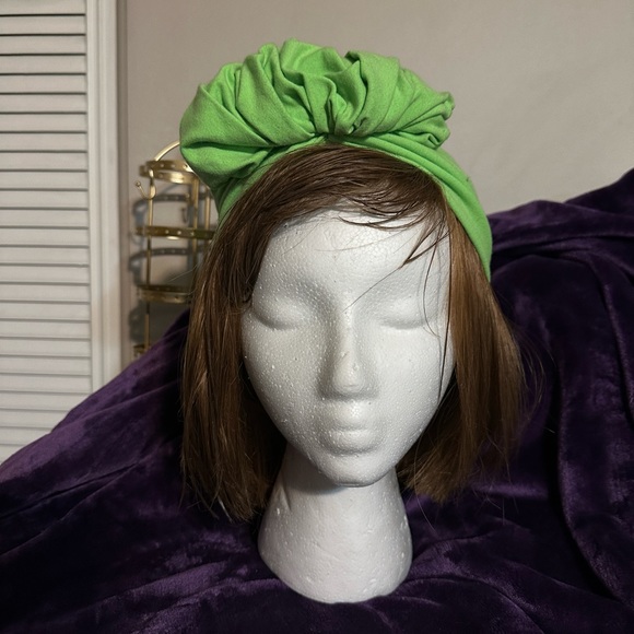**Bundle4Discount!**  Bright grass green crown top turban - Picture 1 of 3